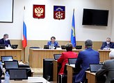 В региональном парламенте состоялась рабочая встреча Губернатора Мурманской области Андрея Чибиса с депутатами фракций областной Думы