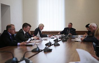 В областной Думе состоялось очередное заседание комитета по вопросам безопасности, военно-промышленного комплекса, делам военнослужащих и закрытых административно-территориальных образований, которое провел Вячеслав Попов