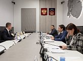 В Думе состоялись рабочие встречи Губернатора области  Андрея Чибиса с депутатами фракций регионального парламента