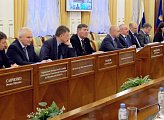 Первый вице-спикер регионального парламента Владимир Мищенко и председатель профильного комитета Думы Борис Пищулин приняли участие в очередном заседании Правительства области
