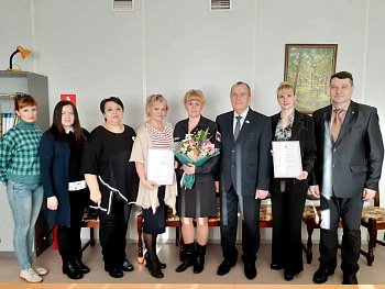 Глава регионального парламента Сергей Дубовой поздравил коллектив Дома офицеров ЗАТО Видяево с профессиональным праздником