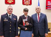 В областной Думе в рамках Всероссийской акции "Мы – граждане России!" юным северянам вручили их  первые паспорта
