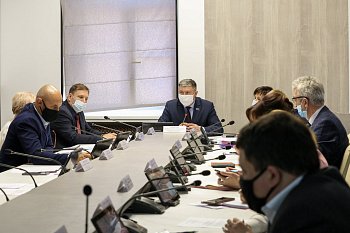 Состоялось заседание комитета областной Думы по законодательству, государственному строительству и местному самоуправлению под председательством Владимира Мищенко