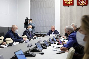 Состоялось очередное заседание комитета Думы по труду, вопросам миграции и занятости населения под председательством Александра Макаревича 