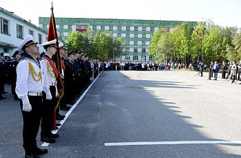 Спикер регионального парламента Сергей Дубовой поздравил заполярных студентов с началом учебного года