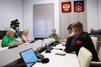 Состоялось заседание комитета областной Думы по здравоохранению  под председательством Лены Лукичевой