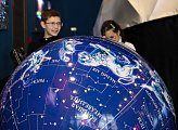 Председатель областной Думы Сергей Дубовой поздравил ребят из семей участников СВО с Днем космонавтики 