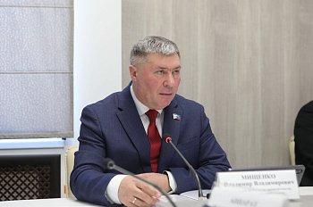 Состоялось очередное заседание комитета Думы по законодательству и государственному строительству под председательством Владимира Мищенко