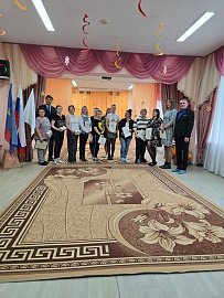 Депутат Мурманской областной Думы Александр Клементьев поздравил работников детских садов "Солнышко" и "Теремок" в Ковдоре