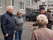 Уважаемые земляки, 18 июня вместе с депутатом Совета депутатов города Мурманска Андреем Анатольевичем Савенковым и специалистами Управления Первомайского административного округа провели встречу с жителями микрорайона дома №30 по улице Зои Космодемьянской