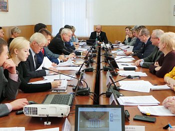 В областной Думе состоялось заседание комитета по экономической политике, энергетике и жилищно-коммунальному хозяйству под председательством Максима Белова