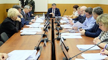 Состоялось очередное заседание комитета Думы по законодательству и государственному строительству под председательством Владимира Мищенко