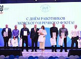 Работники Мурманского морского торгового порта принимают поздравления с профессиональным праздником