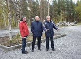Василий Омельчук проверил ход работ на объектах благоустройства в Полярных Зорях