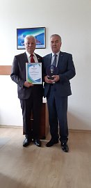 Депутаты областной Думы поздравили Василия Омельчука с присуждением Кольской АЭС звания "Экологически образцовая организация атомной отрасли"