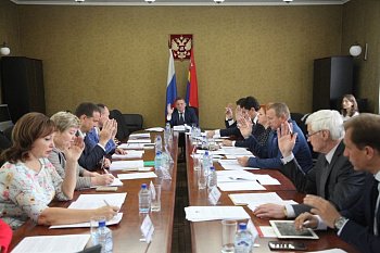 Председатель профильного комитета Думы Борис Пищулин принимает участие в заседании постоянного комитета Парламентской Ассоциации Северо-Запада России по экономической политике и бюджетным вопросам  