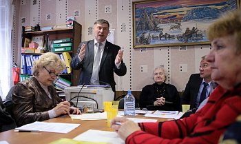 Первый заместитель Председателя регионального парламента Владимир Мищенко встретился с активистами Мурманской общественной организации "Дети Великой Отечественной войны"