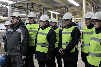 4 октября состоялась рабочая поездка депутатов областной Думы в Мончегорск на промышленную площадку Кольской ГМК (дочернего предприятия «Норникеля»)