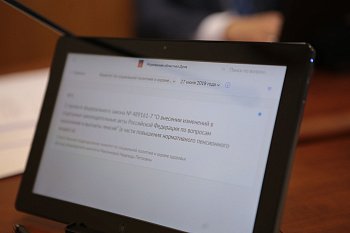 В областной Думе состоялось заседание комитета по социальной политике и охране здоровья под председательством Надежды Максимовой