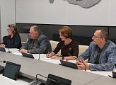 Уважаемые земляки, 23 сентября как председатель организационного комитета областного литературно-историко-краеведческого конкурса «Храмы России» имени Виталия Семёновича Маслова провел рабочую встречу в здании Мурманской областной Думы