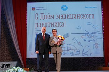 Сергей Дубовой поздравил медицинских работников региона  с профессиональным праздником