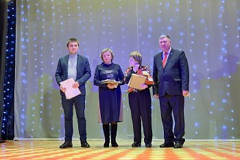 Первый заместитель Председателя областной Думы  Владимир Мищенко поздравил жителей Мишуково с 85-летием поселка