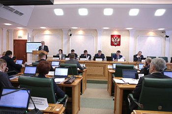 Об отдельных вопросах обеспечения сбалансированности бюджетов регионов Крайнего Севера и Арктической зоны Российской Федерации на примере Мурманской области шла речь в Совете Федерации