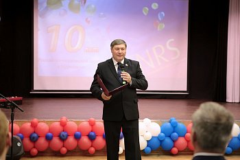 Первый вице-спикер регионального парламента Владимир Мищенко принял участие в праздничном мероприятии в честь 10-летия российско-норвежской школы в Мурманске 