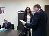 От имени регионального парламента Первый вице-спикер Думы Владимир Мищенко поздравил Марину Салохо с назначением на должность начальника Управления министерства юстиции РФ по Мурманской области