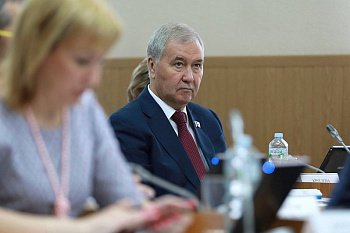 Депутат областной Думы, директор Кольской АЭС Василий Омельчук получил Благодарственное письмо Президента Российской Федерации