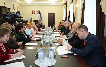  Спикер регионального парламента Сергей Дубовой провел рабочую встречу с представителями саамского сообщества