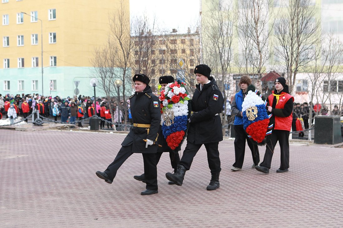 В Заозерске почтили память экипажа атомной подводной лодки "Комсомолец"
