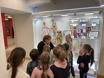 Депутат Г.А. Иванов помог организовать благотворительный показ спектакля «Чудо в перьях»