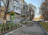 Роман Пономарев : ограждения в палисадниках дома №4 по улице Самойловой восстановлены благодаря проекту "Инициативы двора"