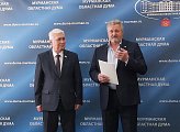 Уважаемые земляки, стало хорошей традицией, когда в преддверии государственных праздников в здании Мурманской областной Думы вручаем награды мурманчанам, отличившимся в различных отраслях деятельности