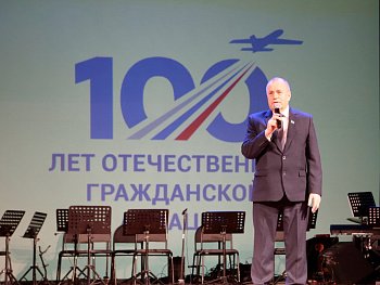 Сергей Дубовой поздравил коллектив аэропорта Мурманск с юбилеем гражданской авиации