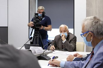 Состоялось заседание комитета областной Думы по природопользованию, экологии, рыбохозяйственному и агропромышленному комплексу под председательством Валерия Пантелеева 