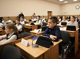 В областной Думе прошел День открытых дверей для учащихся из Североморска и Никеля