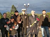 Уважаемые земляки, 22 июня в 4 часа утра у мемориала Стойкости и мужества мурманчан в годы Великой Отечественной войны принял участие в традиционной акции «Свеча памяти» в честь Дня памяти и скорби