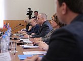 Глава областной Думы Сергей Дубовой и депутаты регионального парламента встретились с делегацией Правительства норвежской губернии Тромс