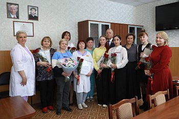 Сергей Дубовой поздравил медицинских сестер МСЧ в Снежногорске с профессиональным праздником
