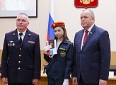 В областной Думе в рамках Всероссийской акции "Мы – граждане России!" юным северянам вручили их  первые паспорта