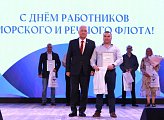 Работники Мурманского морского торгового порта принимают поздравления с профессиональным праздником