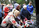 Депутаты областной Думы почтили память защитников Заполярья