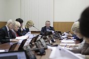 В областной Думе состоялось очередное заседание профильного комитета по труду, вопросам миграции и занятости населения под председательством Александра Макаревича 