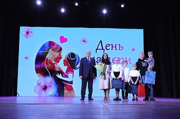 В преддверии Дня матери в Мурманске состоялось торжественное мероприятие