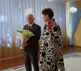 Уважаемые земляки, 30 июня в автономном дошкольном образовательном учреждении г. Мурманска № 32 «Оленёнок» принял участие в торжественном собрании, посвящённом окончанию педагогической деятельности заведующей Нины Анатольевны Тельминовой