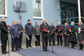 21 сентября в Мурманске депутат областной Думы Борис Пищулин принял участие в торжественной церемонии открытия мемориальной доски, посвященной памяти В.С. Витмана