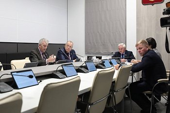 В Думе состоялось заседание комитета по вопросам безопасности, военно-промышленного комплекса, делам военнослужащих и ЗАТО под председательством Михаила Ильиных