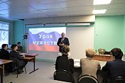 Депутат Алексей Гиляров провел «Урок мужества» в гимназии №1 Мурманска